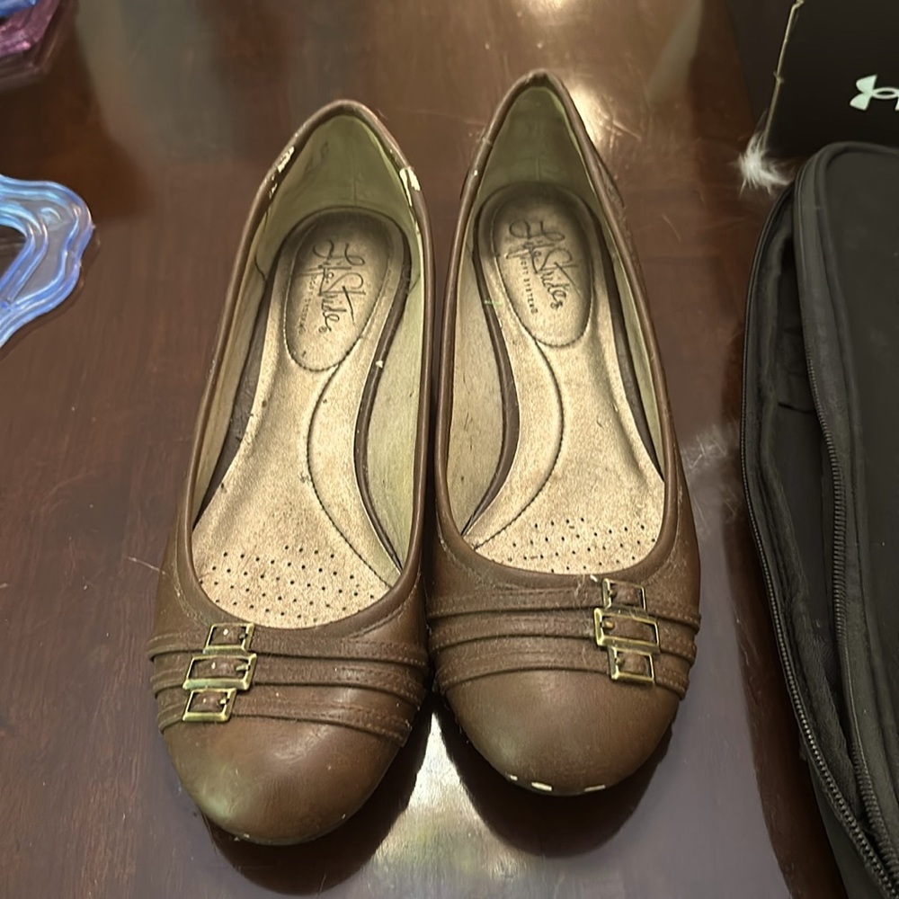 Life stride soft system tan casual shoes used